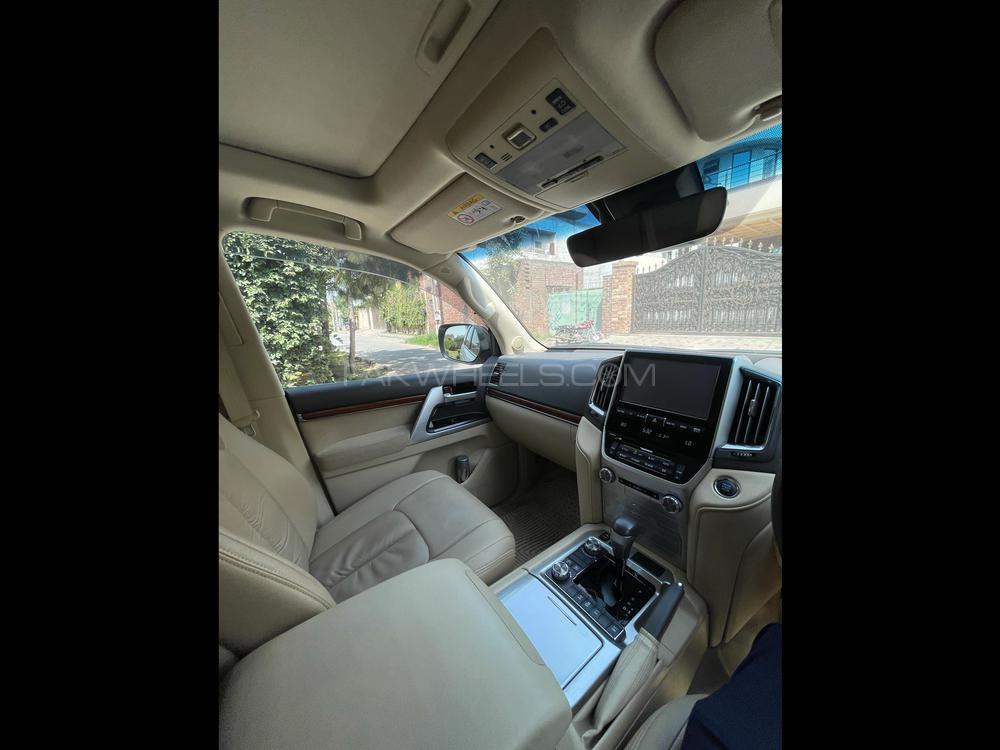 Toyota Land Cruiser 2016 for Sale in Gujranwala Toyota Land Cruiser 2016 for Sale in Gujranwala Image-14
