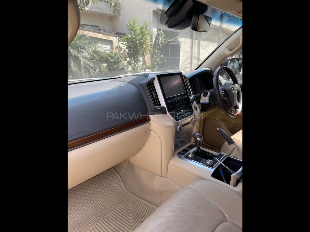 Toyota Land Cruiser 2016 for Sale in Gujranwala Toyota Land Cruiser 2016 for Sale in Gujranwala Image-16