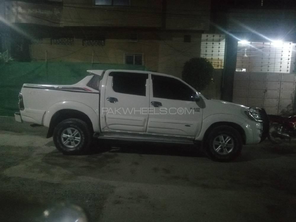 Toyota Hilux 2012 for Sale in Faisalabad Image-1