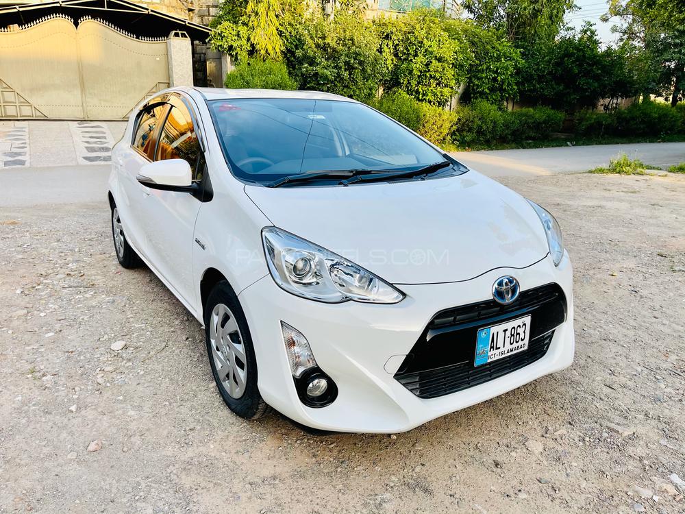Toyota Aqua 2015 for Sale in Peshawar Image-1