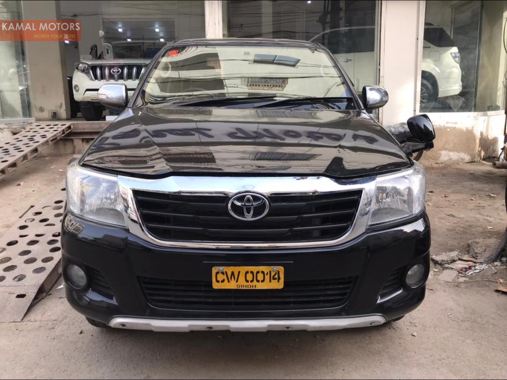 Toyota Hilux 2016 for Sale in Karachi Toyota Hilux 2016 for Sale in Karachi Image-2