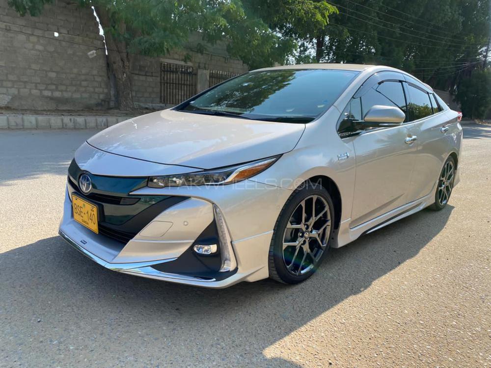 Toyota Prius 2017 for Sale in Karachi Image-1