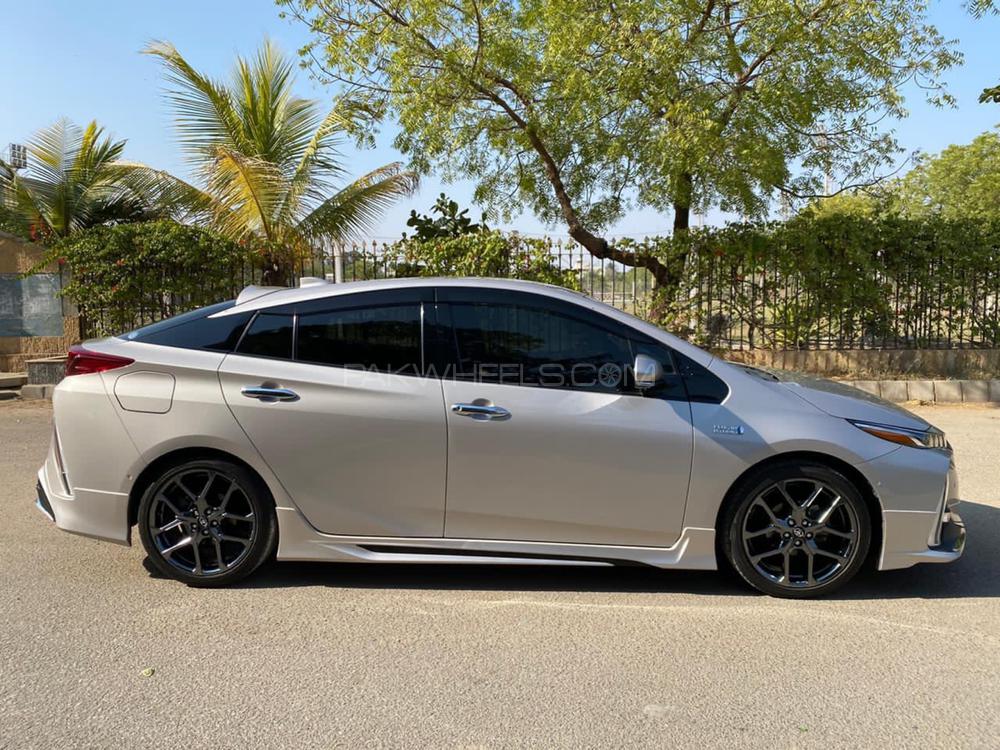 Toyota Prius 2017 for Sale in Karachi Toyota Prius 2017 for Sale in Karachi Image-3