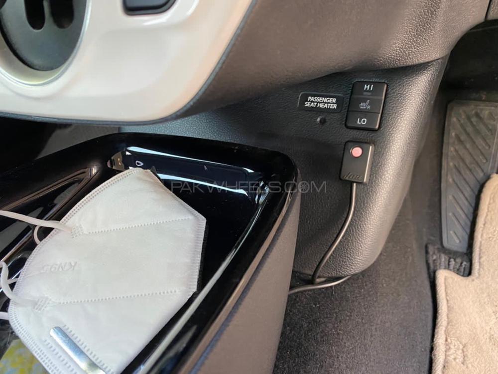 Toyota Prius 2017 for Sale in Karachi Toyota Prius 2017 for Sale in Karachi Image-11