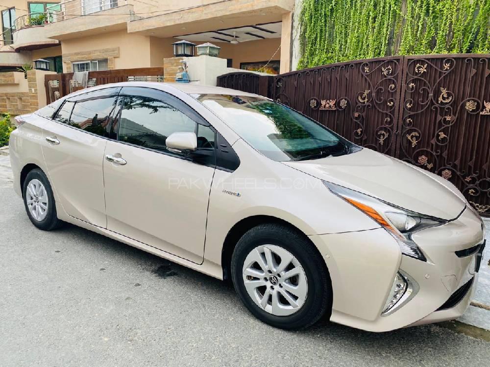 Toyota Prius 2016 for Sale in Lahore Toyota Prius 2016 for Sale in Lahore Image-6