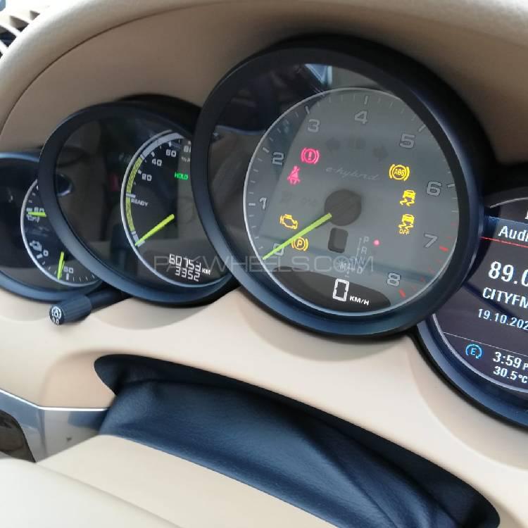Porsche Cayenne 2015 for Sale in Lahore Porsche Cayenne 2015 for Sale in Lahore Image-5