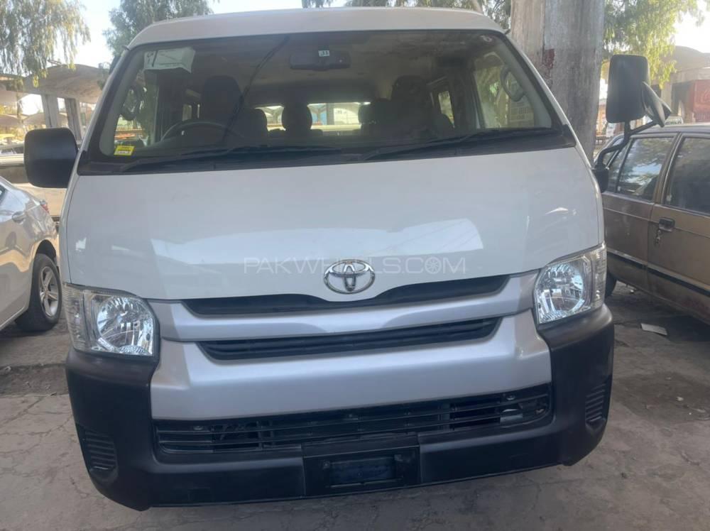 Toyota Hiace 2015 for Sale in Peshawar Toyota Hiace 2015 for Sale in Peshawar Image-9