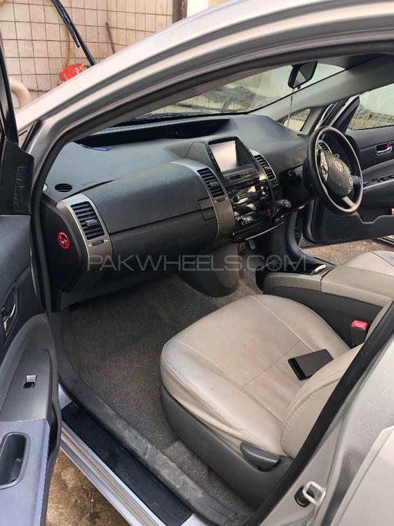 Toyota Prius 2010 for Sale in Kohat Toyota Prius 2010 for Sale in Kohat Image-9