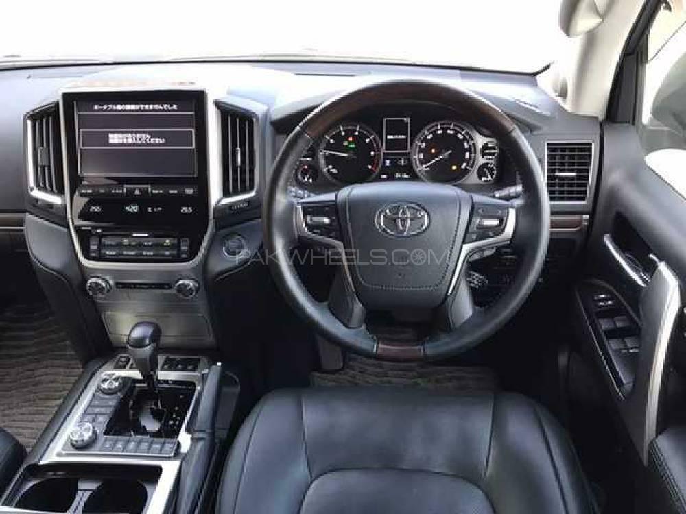 Toyota Land Cruiser 2016 for Sale in Karachi Toyota Land Cruiser 2016 for Sale in Karachi Image-3
