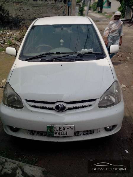 Toyota Platz 2009 for Sale in Lahore Image-1