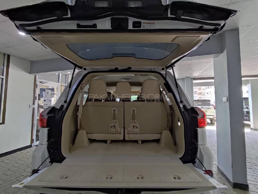 Lexus LX Series 2016 for Sale in Karachi Lexus LX Series 2016 for Sale in Karachi Image-2