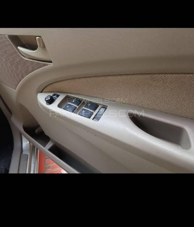 Daihatsu Move 2011 for Sale in Lahore Daihatsu Move 2011 for Sale in Lahore Image-2