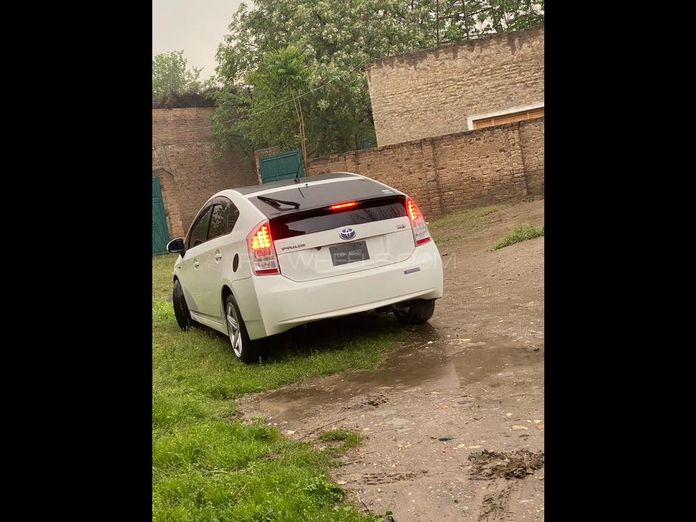 Toyota Prius 2011 for Sale in Peshawar Image-1