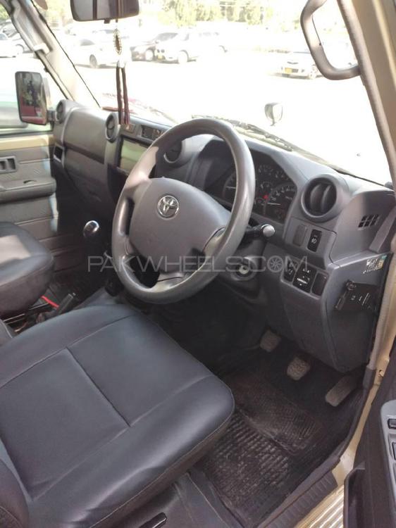 Toyota Pickup 2015 for Sale in Karachi Toyota Pickup 2015 for Sale in Karachi Image-4