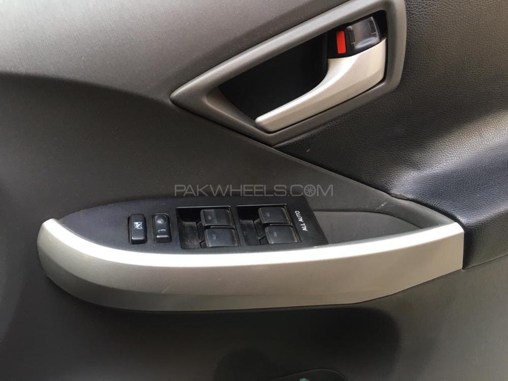 Toyota Prius 2010 for Sale in Lahore Toyota Prius 2010 for Sale in Lahore Image-4