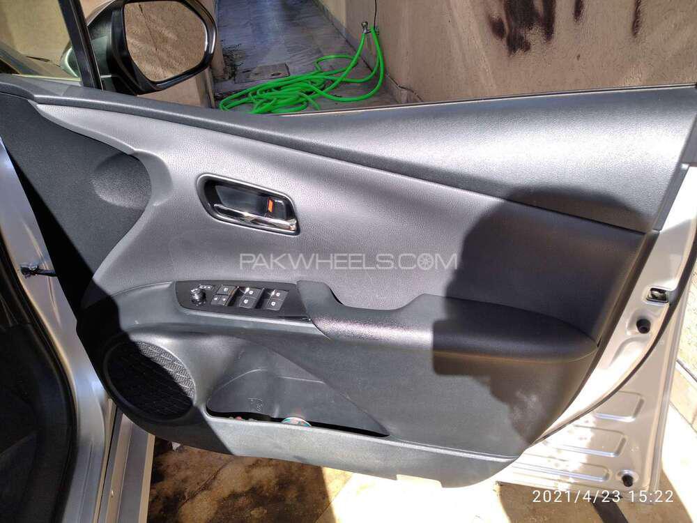 Toyota Prius 2017 for Sale in Islamabad Toyota Prius 2017 for Sale in Islamabad Image-12