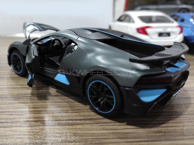 Bugatti Divo Die Cast Detailed Model Grey Bugatti Divo Die Cast Detailed Model Grey Image-3