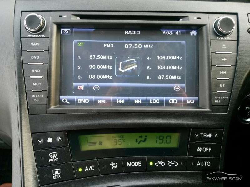 Toyota Prius 1.8 orignal fiiting tv in english Image-1
