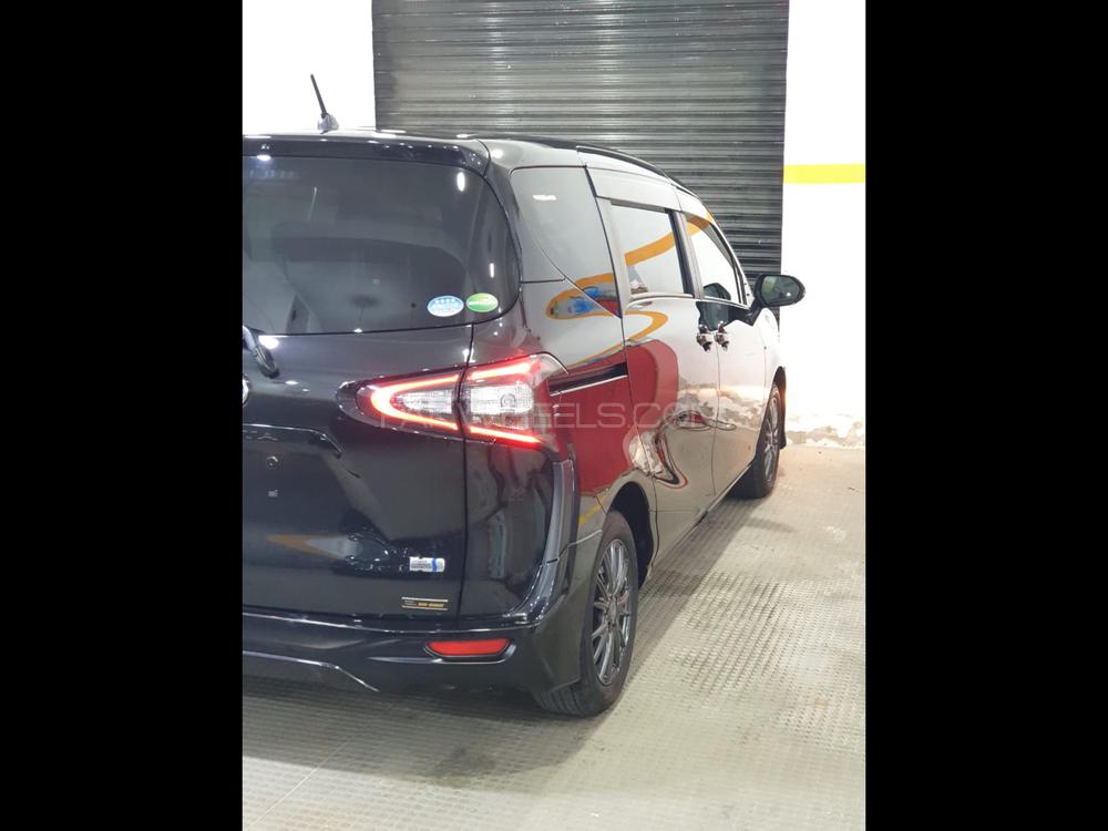 Toyota Sienta 2016 for Sale in Lahore Toyota Sienta 2016 for Sale in Lahore Image-4