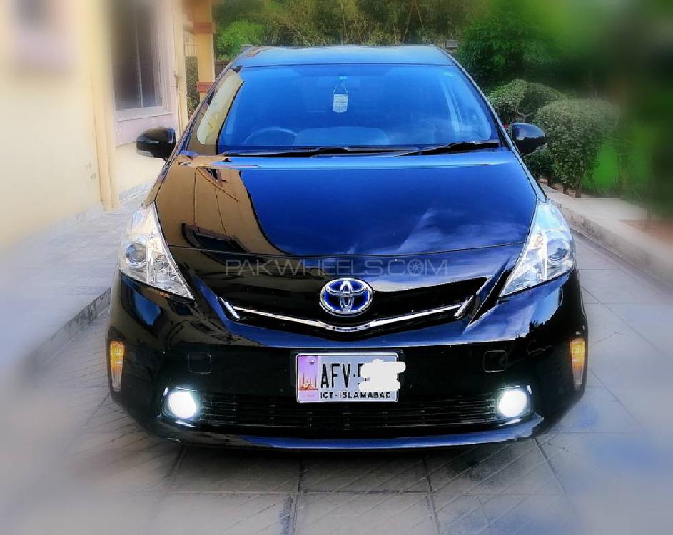 Toyota Prius Alpha 2014 for Sale in Islamabad Image-1