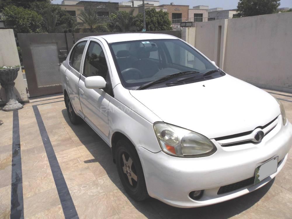 Toyota platz 2005