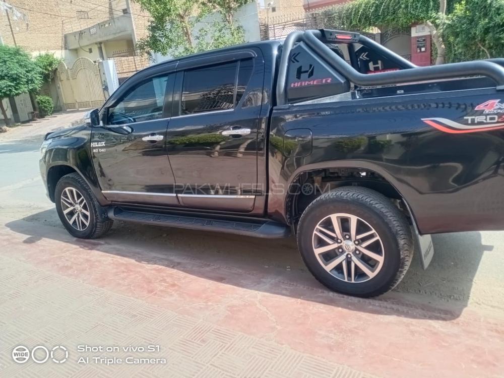 Toyota Hilux 2017 for Sale in Burewala Image-1