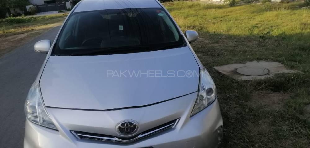 ٹویوٹا پریوس الفا 2013 for Sale in لاہور Image-1