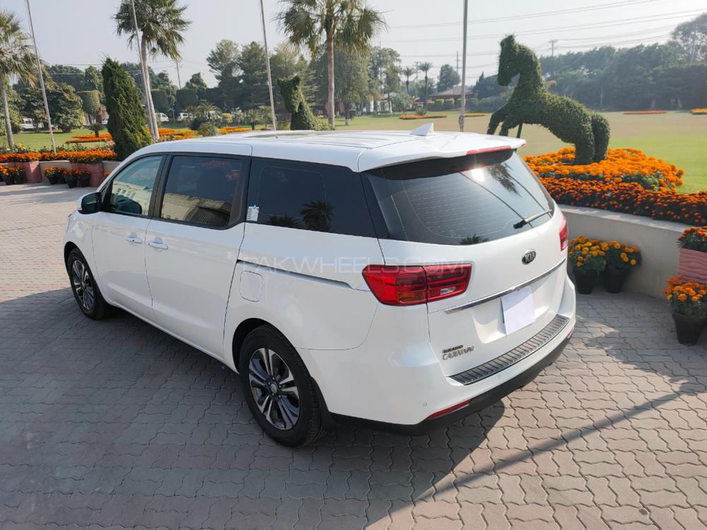 KIA Carnival 2019 for Sale in Lahore Image-1