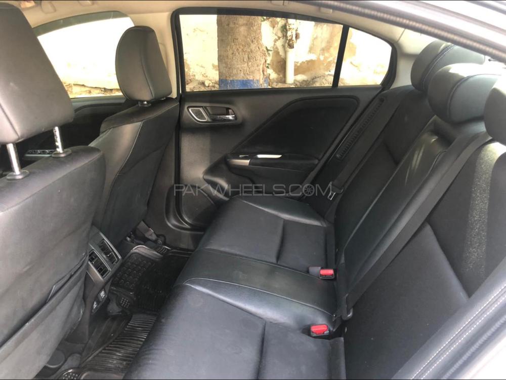 Honda Grace Hybrid 2015 for Sale in Karachi Honda Grace Hybrid 2015 for Sale in Karachi Image-5