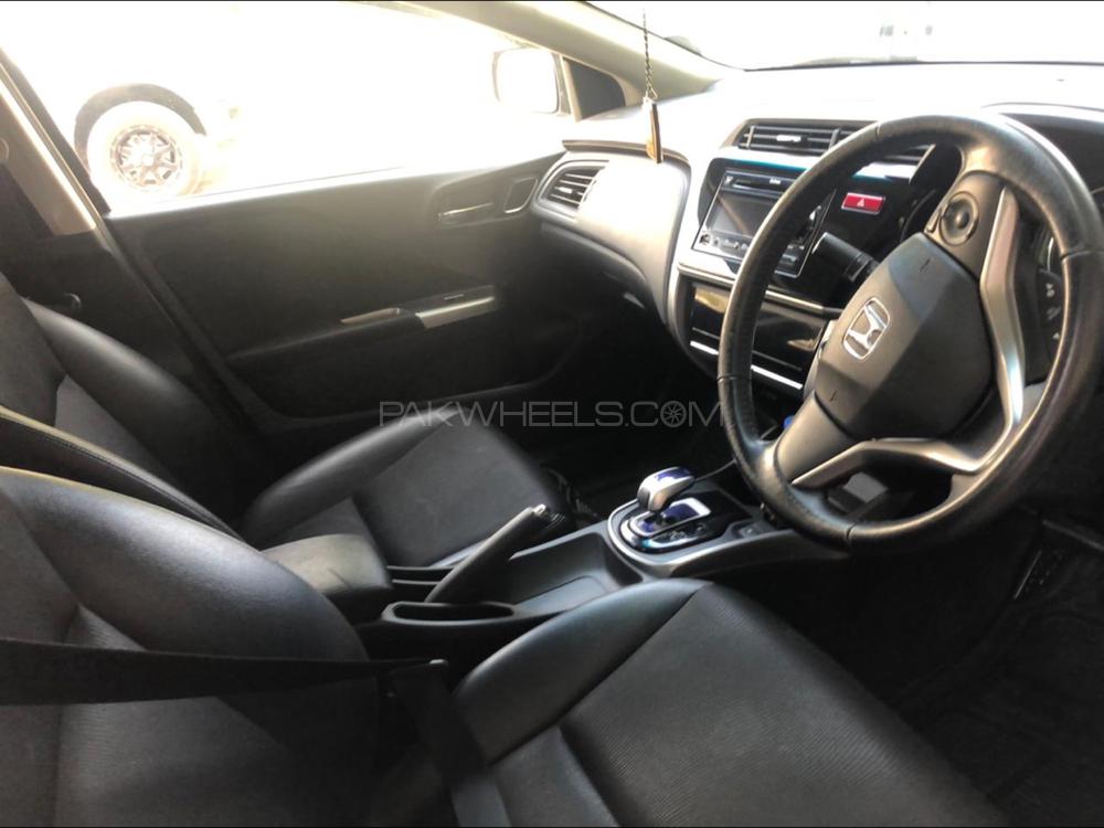 Honda Grace Hybrid 2015 for Sale in Karachi Honda Grace Hybrid 2015 for Sale in Karachi Image-7