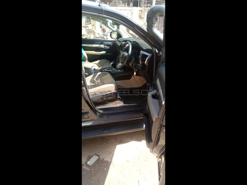 Toyota Hilux 2017 for Sale in Karachi Toyota Hilux 2017 for Sale in Karachi Image-3