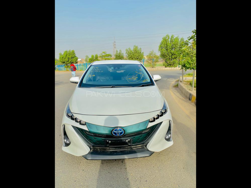 Toyota Prius 2017 for Sale in Multan Image-1