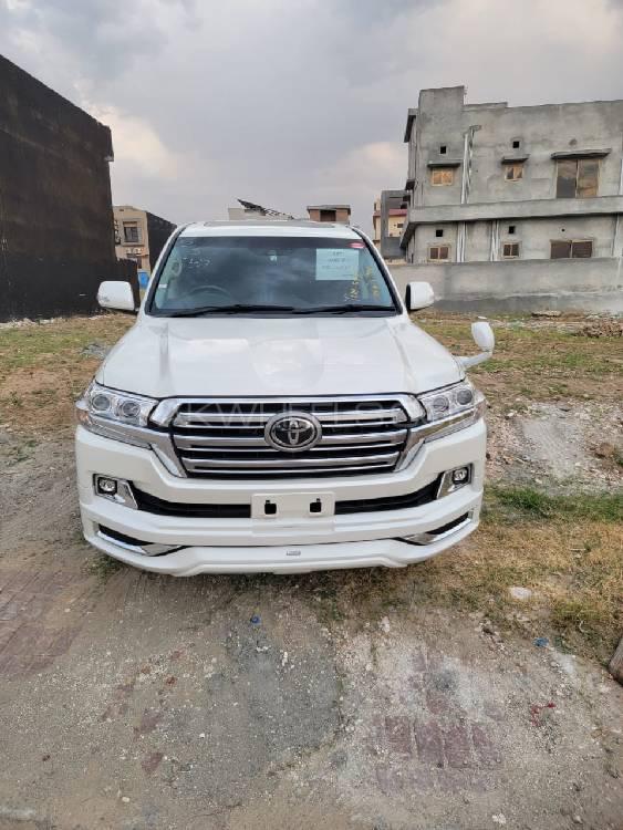 Toyota Land Cruiser 2017 for Sale in Lahore Toyota Land Cruiser 2017 for Sale in Lahore Image-2