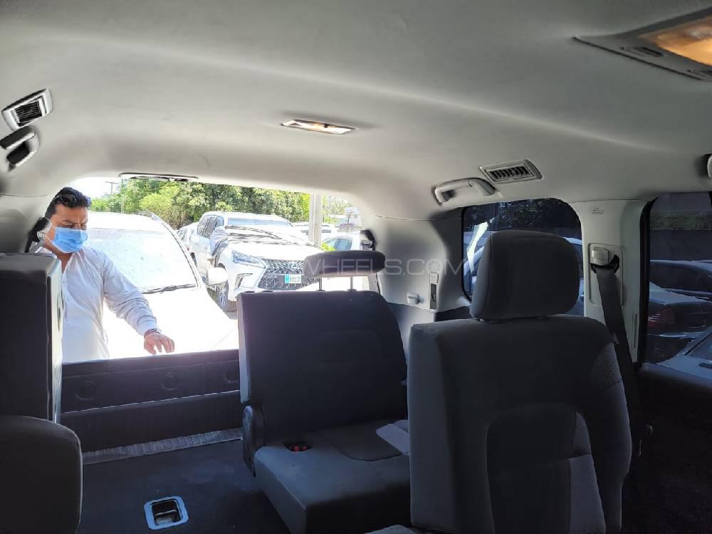 Toyota Land Cruiser 2017 for Sale in Lahore Toyota Land Cruiser 2017 for Sale in Lahore Image-10