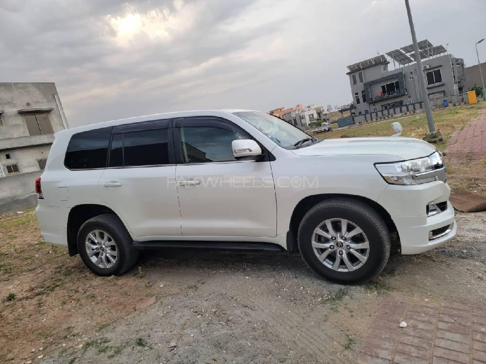 Toyota Land Cruiser 2017 for Sale in Lahore Toyota Land Cruiser 2017 for Sale in Lahore Image-5