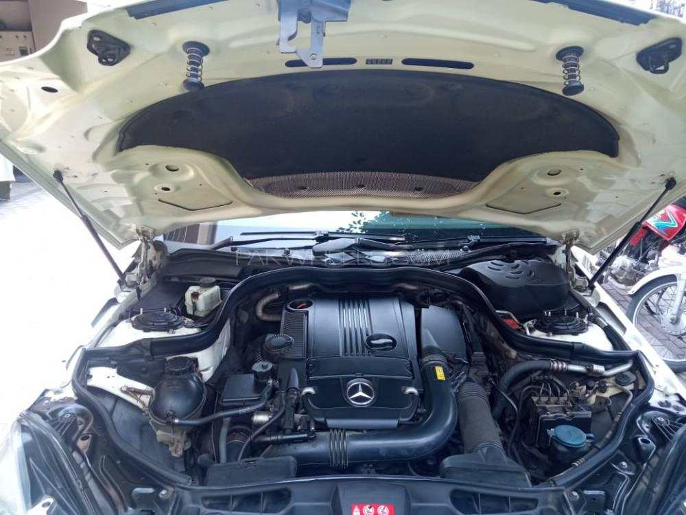 Mercedes Benz E Class 2010 for Sale in Lahore Mercedes Benz E Class 2010 for Sale in Lahore Image-8