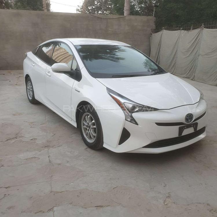 Toyota Prius S 2017 for sale in Karachi | PakWheels