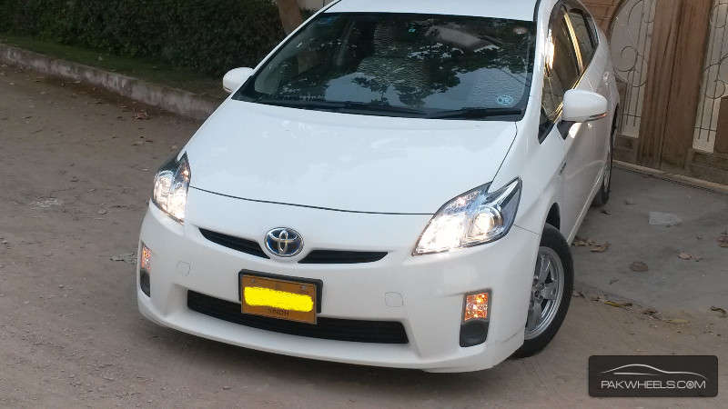 Toyota Prius 2011 for Sale in Karachi Image-1