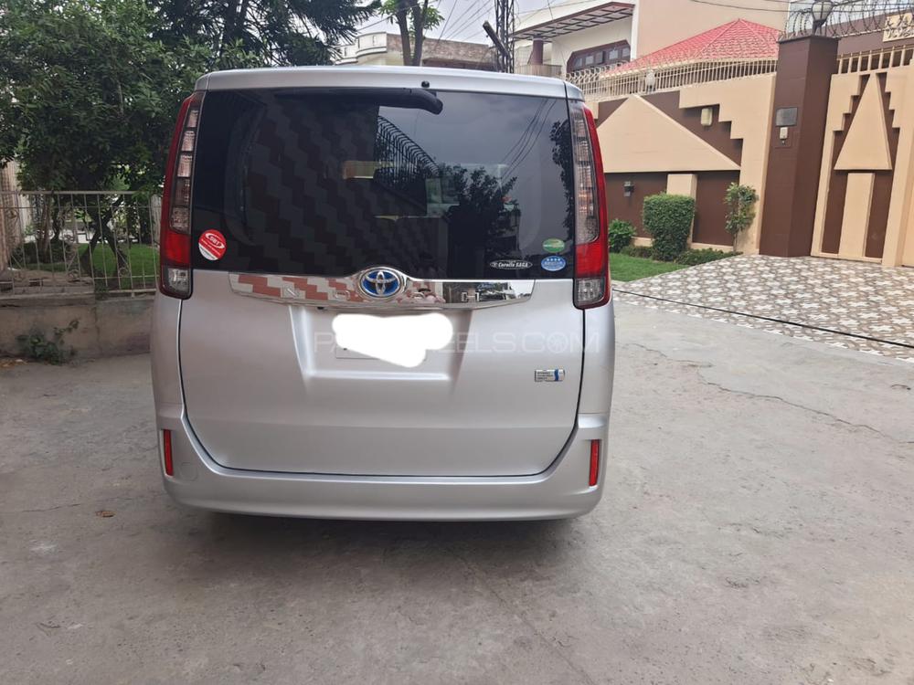 Toyota Noah 2020 for Sale in Gujranwala Toyota Noah 2020 for Sale in Gujranwala Image-4
