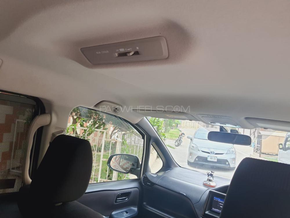 Toyota Noah 2020 for Sale in Gujranwala Toyota Noah 2020 for Sale in Gujranwala Image-5