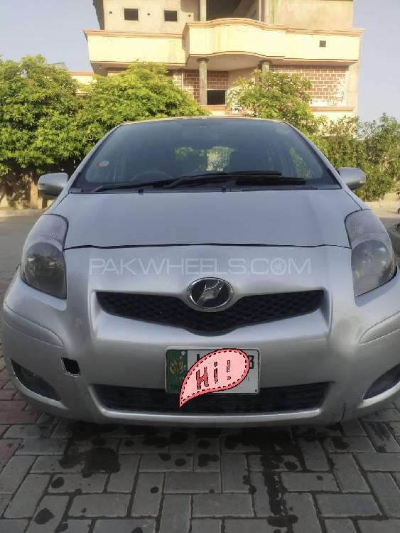Toyota Vitz 2013 for Sale in Kharian Image-1
