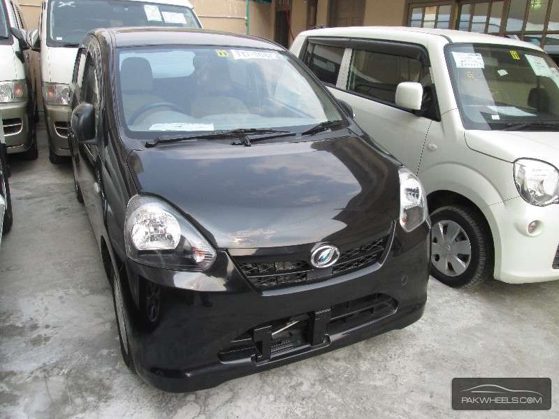 Daihatsu mira 2011