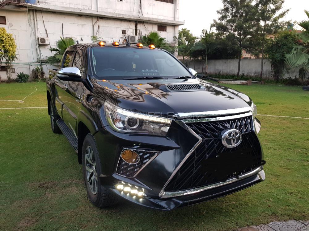 Toyota Hilux 2017 for Sale in Sialkot Image-1