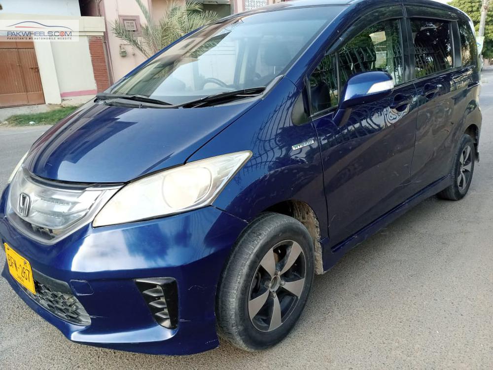 Honda freed hybrid 2011