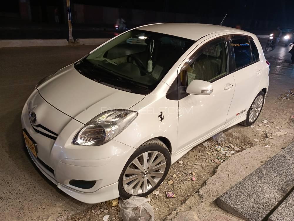 Toyota vitz 2008 год