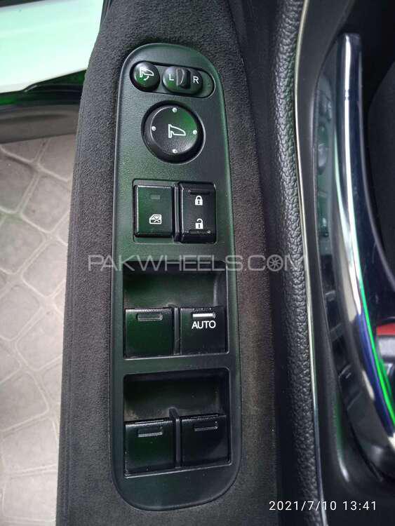 Honda Vezel 2016 for Sale in Lahore Honda Vezel 2016 for Sale in Lahore Image-12