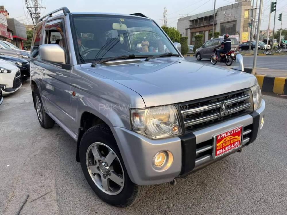 Mitsubishi pajero mini 2012