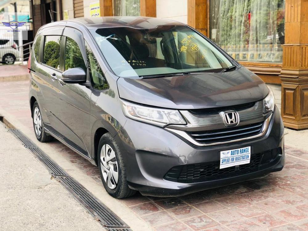 Honda freed hybrid 2017