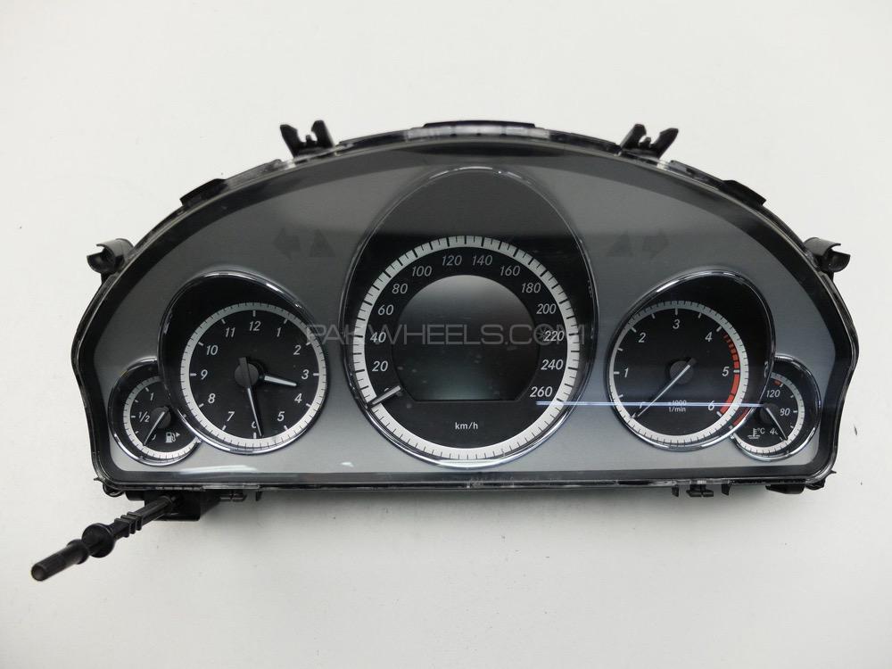 Mercedes Benz Speedometer Image-1