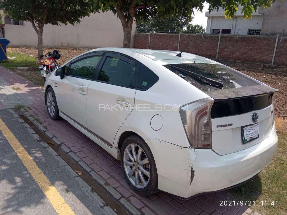 Toyota Prius 2011 for Sale in Lahore Toyota Prius 2011 for Sale in Lahore Image-3